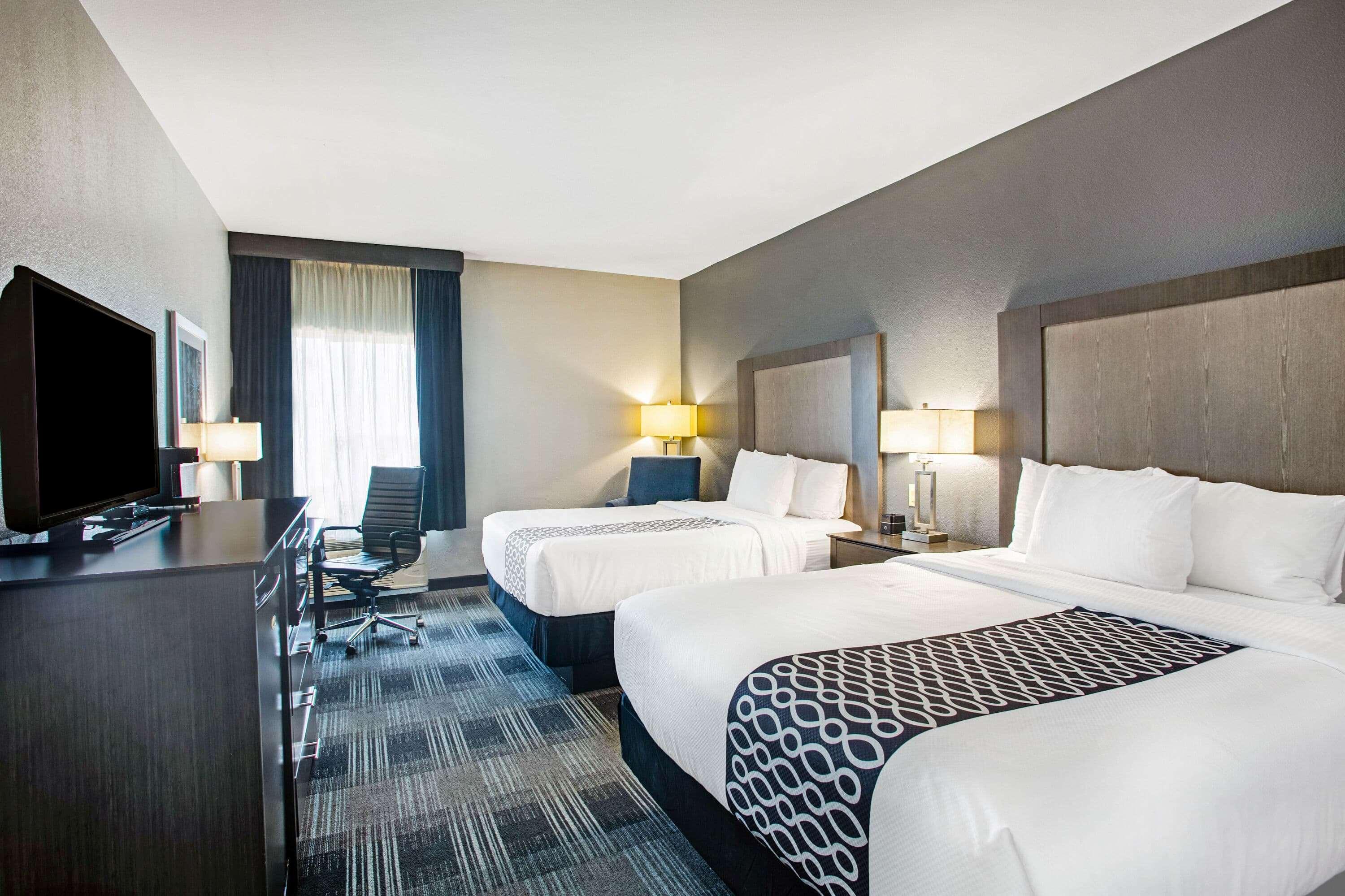 La Quinta By Wyndham Victoria - South Hotel Exterior photo