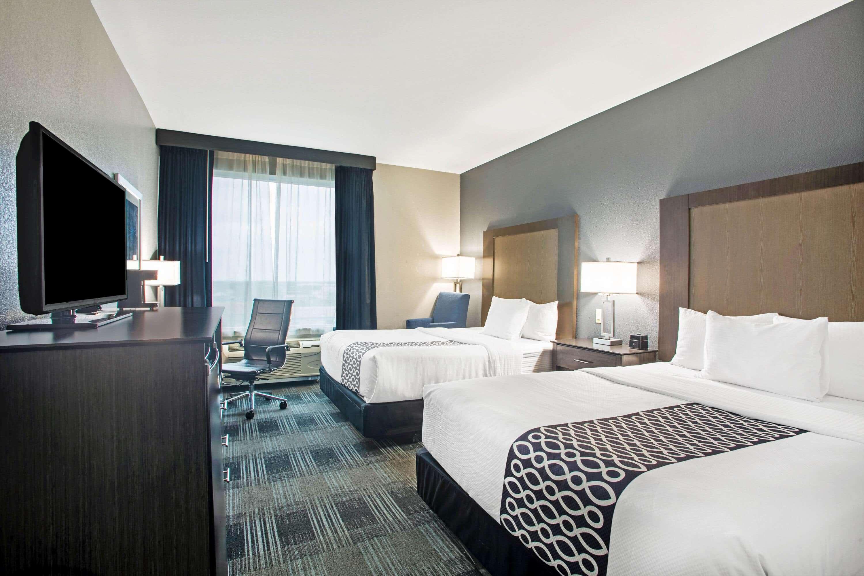La Quinta By Wyndham Victoria - South Hotel Exterior photo